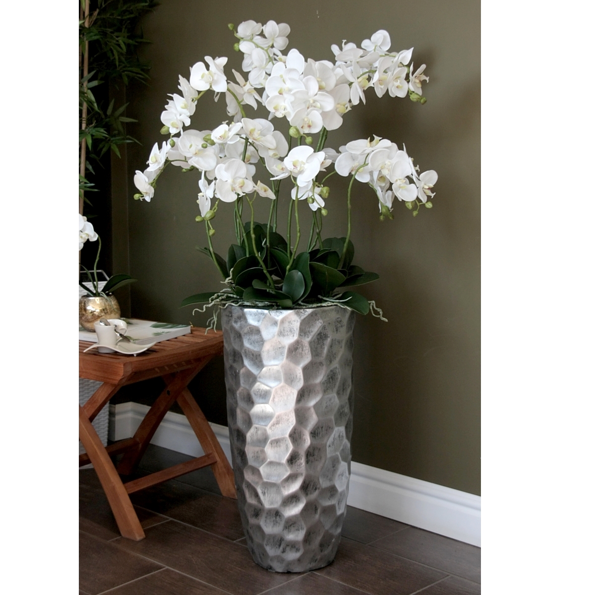 Композиция "Орхидея белая напольная в серебряном кашпо"